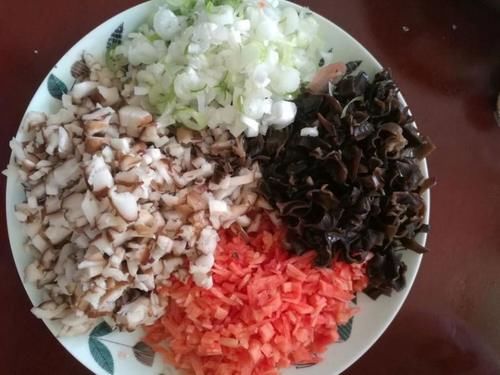 贴秋膘|买香菇时，选干香菇还是鲜香菇？大厨：营养口感差别挺大，别选错