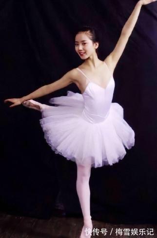 芭蕾舞照|刘诗诗少女时期芭蕾舞照曝光,身材凹凸有致,漫画腿吸睛