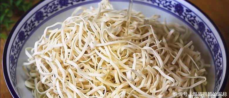河南蒸面条好吃有窍门,详细步骤教给你,好看又好吃,太香了