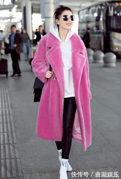 羊羔绒 “羽绒服”失宠了，今年最流行的外套是“它”，保暖时髦还减龄