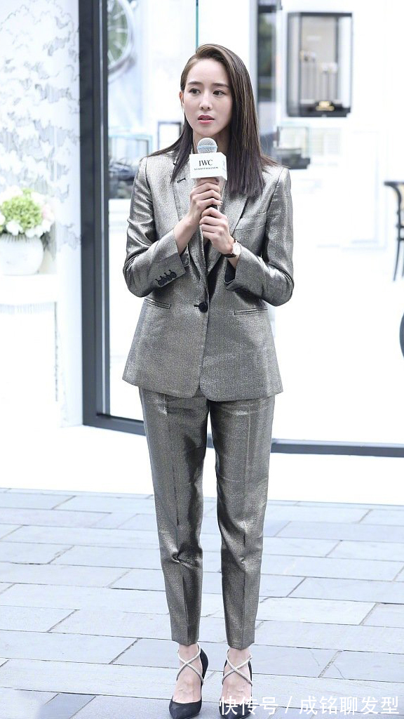 西装 张钧甯身材高挑匀称！大衣和西服叠穿显瘦不臃肿，真是又暖又美