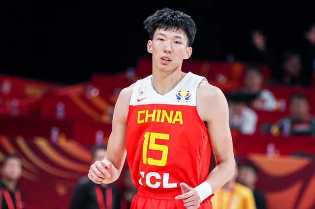 CB记者不行还是周琦情商不行？记者：是否关注CBA？周琦：没有