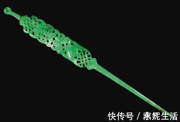 绿翡翠 复古风再次刮起来,翡翠首饰造型富有立体感,代表国风首饰的特色