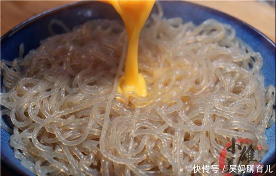 营养|粉条里打2个鸡蛋,从没见过这做法,操作实在太厉害,营养又美味