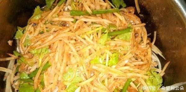 夏天不吃这道菜太可惜了,把水焯一下,拌上一种特别的味道