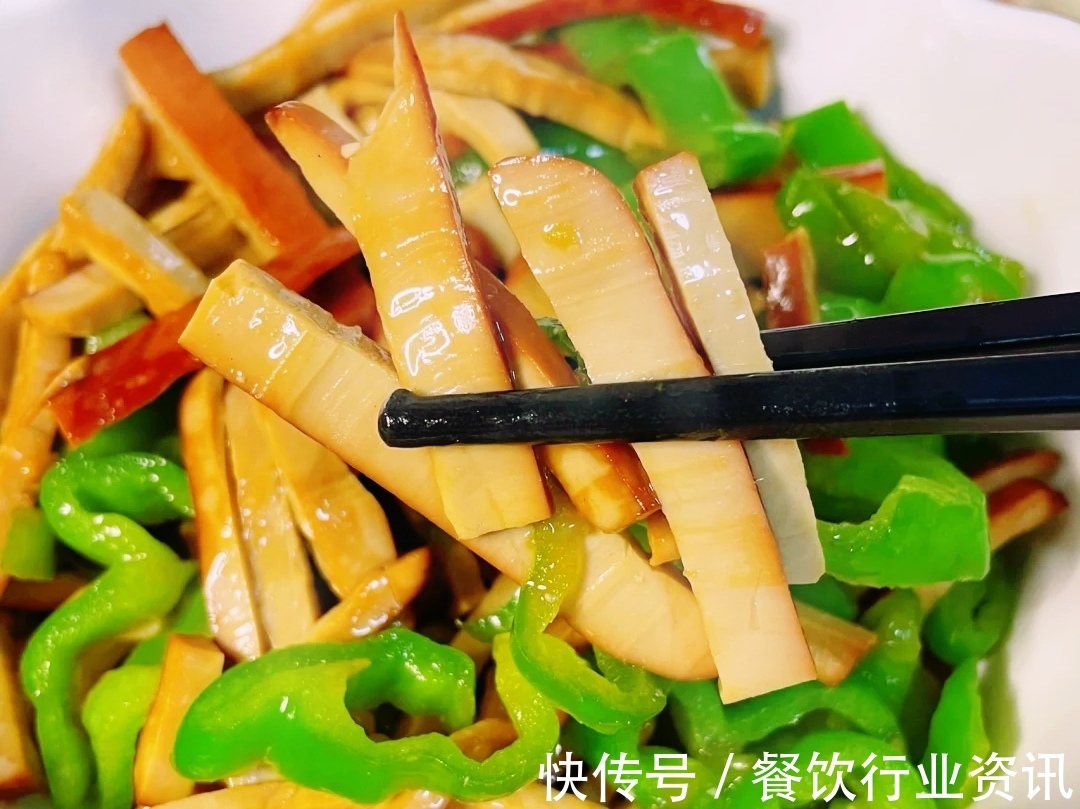 青椒炒鸡蛋|鲜美下饭的家常菜推荐:黑椒牛仔骨,凉拌娃娃菜,青椒炒鸡蛋干