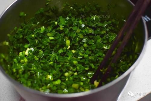 做韭菜盒子，鸡蛋千万别炒，这样做好鲜啊