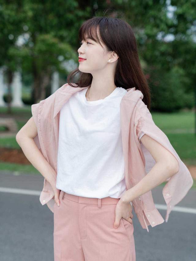 黑白灰|入秋怎么穿?少买黑白灰,这3套“高级色”,显白衬肤还耐看