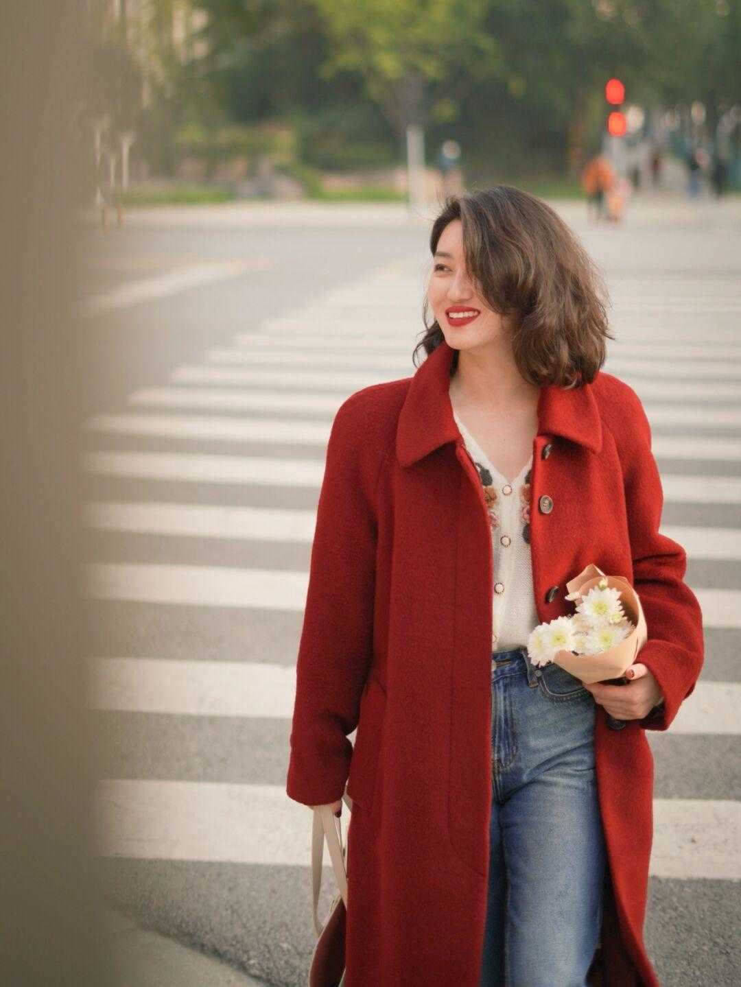 红色|穿大衣,你可以选择“红色大衣”更时髦?时髦精们告诉你答案