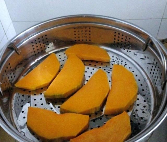 炸糊|南瓜饼为什么炸的没餐馆好,不饱满还容易炸糊,掌握这两点很关键