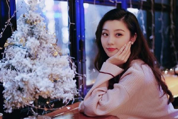 费费 “王牌女郎”费费不只是助手,她有4重身份,你知道她的其他身份吗?