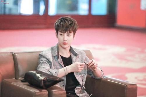 uniq|从UNIQ队长到《追逐梦想》,周艺轩如何慢慢活在王一博光芒之下