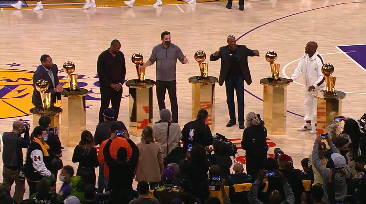 改名|湖人中場(chǎng)舉行活動(dòng)紀(jì)念主場(chǎng)改名前的最后一場(chǎng)比賽