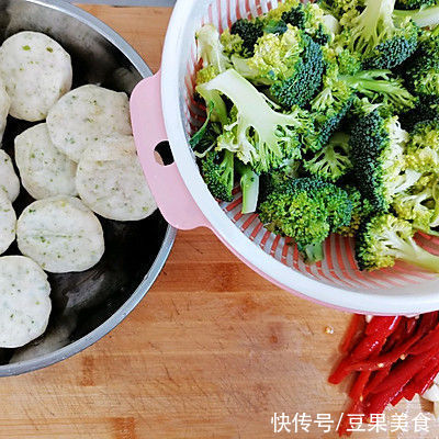 鳕鱼虾仁饼|减脂餐.西兰花炒鳕鱼虾仁饼