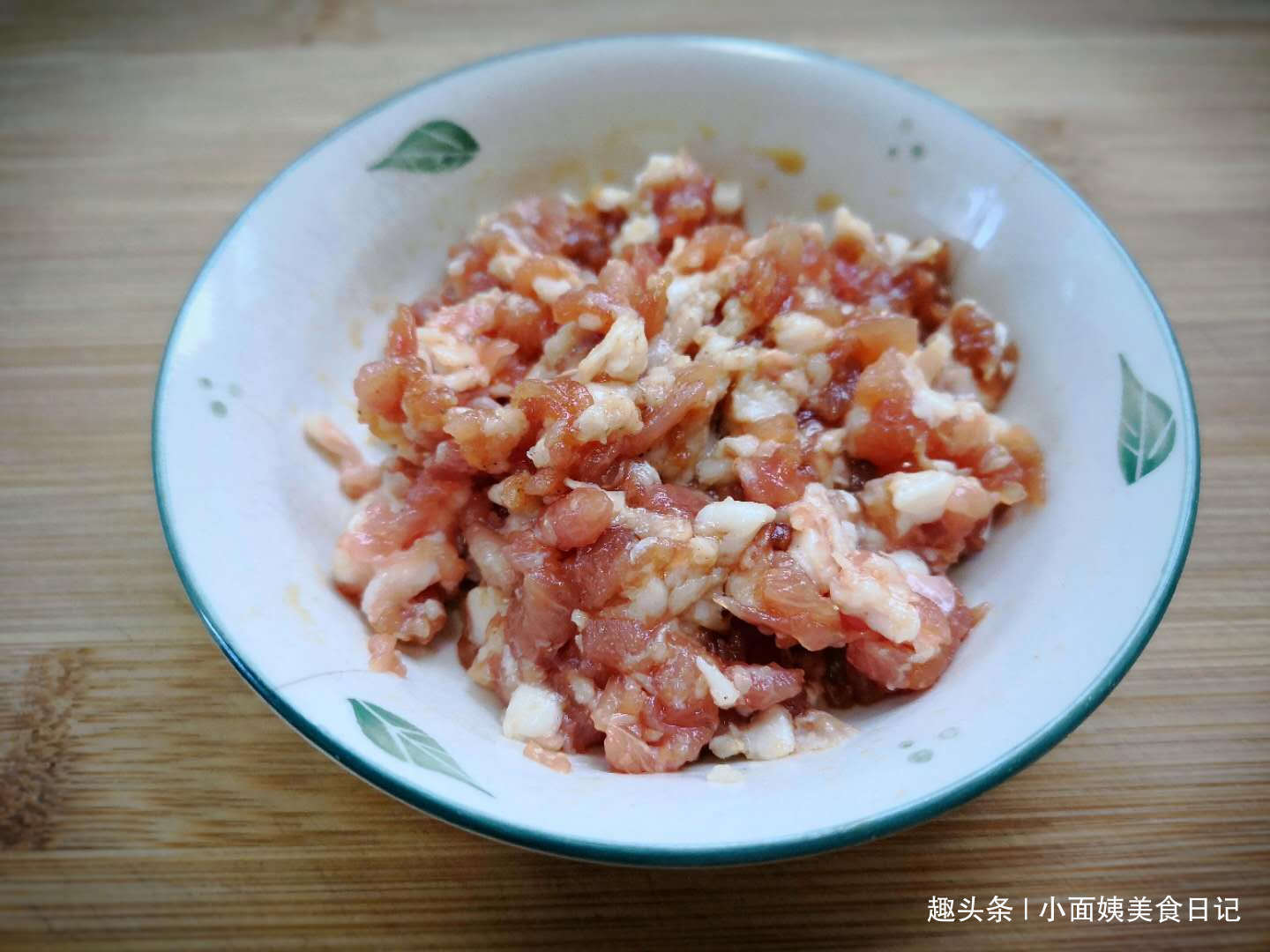 炒茄子时,先放油就大错特错了,多加一步,茄子不吸油还软嫩!