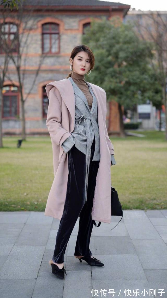 小姐姐 皮草背心搭配打底裤,唯美的姿态,很显青春活力的气质感