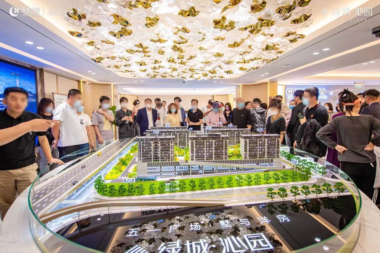 绿城·沁园|逐渐消失的五一广场，为什么突然人气爆满？