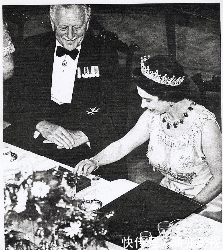 凯特王妃|英女王这套玉首饰蛮好看的,但有50多年没戴过了,好可惜