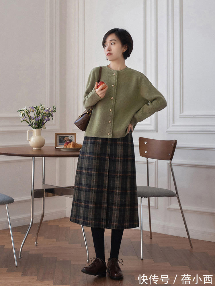 视觉效果|冬季也要学会穿“半身裙”,这5个实用款,搭配毛衣优雅到骨子里