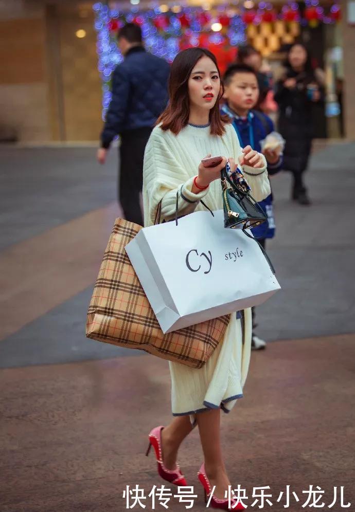 尖头高跟|街拍:高跟鞋搭配裙子,清新淡雅充满气质