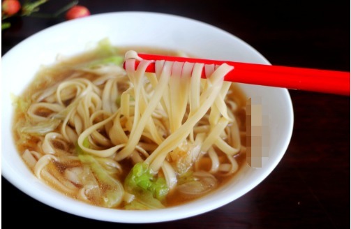 从小到大|天越冷,越喜欢煮这碗面,简单鲜美,从小到大30多年没吃够