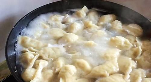 调饺子馅时最不能放“此物”,很多人用错了,难怪饺子不鲜也不香!