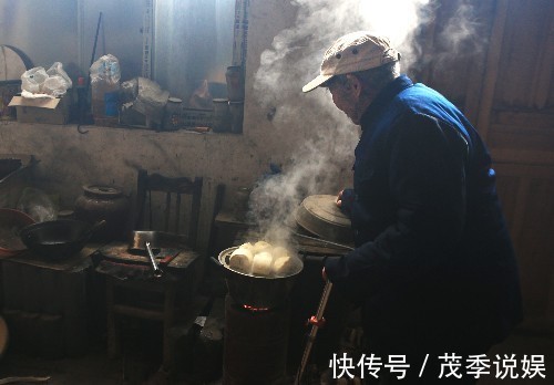 生活|113岁农村老汉每天吃肉、喝酒、赶集,生活习惯让养生专家汗颜