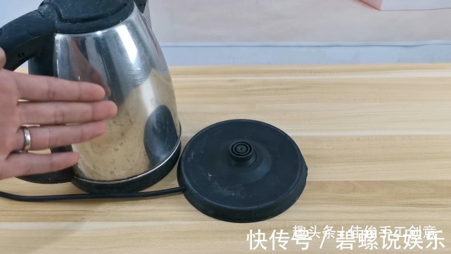佳俊|电热水壶不工作了怎么办教你一招方法简单，省钱实用进来学学！