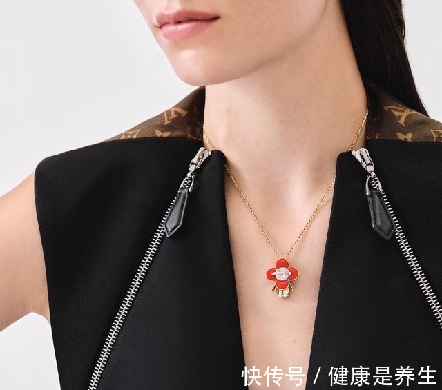 vivi&路易斯威登,吉祥物变吊坠胸针!