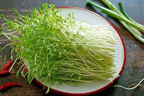 女人想年輕漂亮，不妨多吃10種“堿性食物”，美容祛皺養(yǎng)顏不顯老