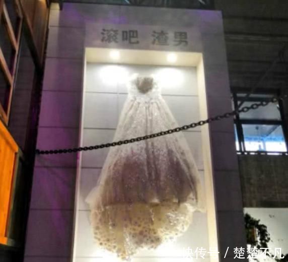 照片|“失恋博物馆”有多伤人?婚纱、B超、验孕棒没啥,心疼最后的男孩