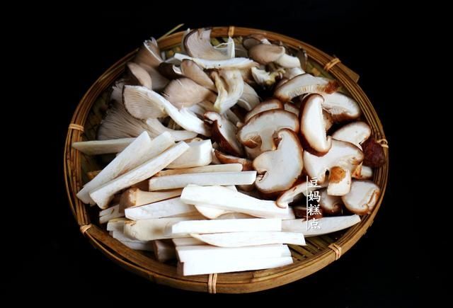  又一好吃的下饭素菜，5分钟搞定，如同肉的口感，连孩子也爱吃