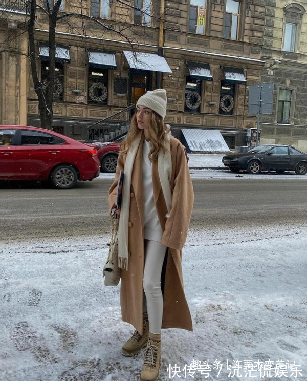 饱和度|过了四十岁的女人,衣柜里这5种颜色衣服别再穿了,显老还掉档次