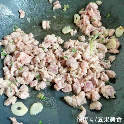  学会这道菜，过年用来招待客人，口感清爽不油腻，十分钟搞定