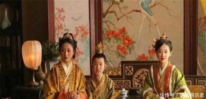 《万历十五年》中,黄仁宇为何称万历皇帝为“活着的祖宗”?