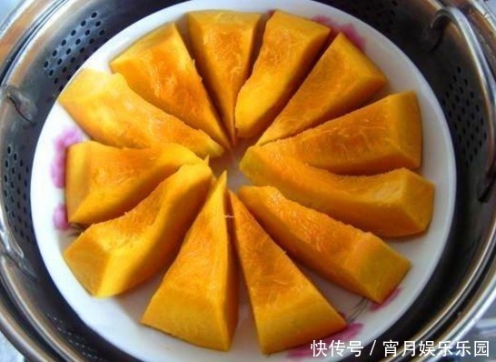 做南瓜饼时,只加糯米粉可不行,少了“1种”,口感不好且难吃