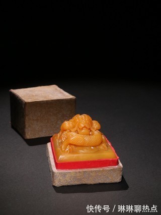 盘龙扭&清 田黄石盘龙扭印章。