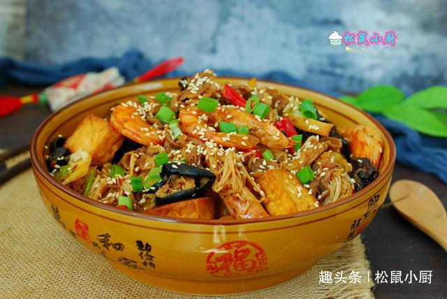 麻辣香锅别去饭店吃,自己做少油少盐又省钱,学会了你也能当大厨