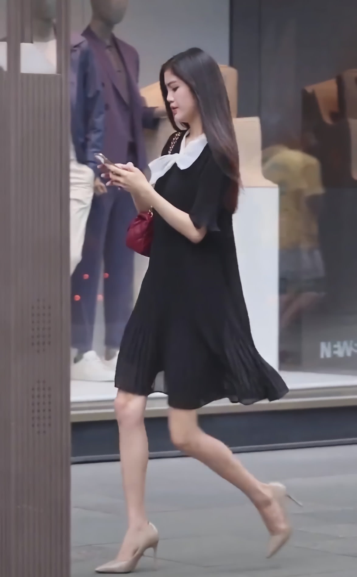 高跟鞋|街头蹦出一款新鞋子叫“你以为我没穿鞋”，其实跟高10厘米！