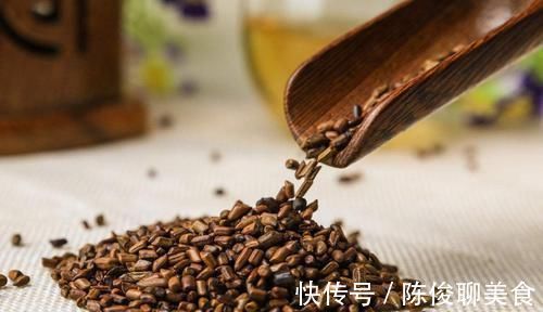 排便|被便秘困扰的人,记住日常多吃6物,润肠去燥,排便变轻松