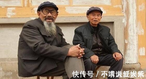 三个人#老祖宗忠告:“一人不进庙,两人不观井,三人不抱树”,啥意思?