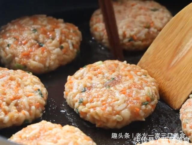 我家剩米饭从不炒着吃,学会新吃法,2天吃一次,早餐孩子吃上瘾