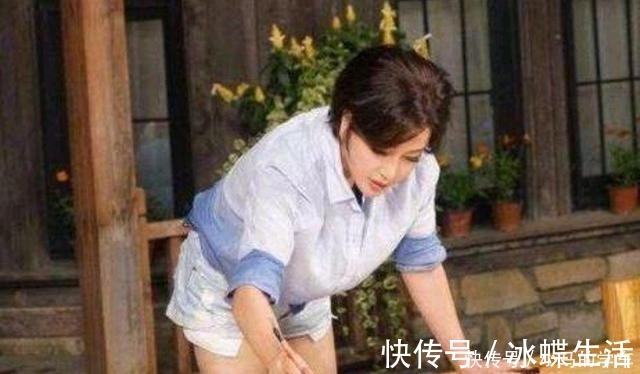 收藏价值$刘晓庆开启个人书法展,她的书法作品真的有收藏价值和艺术价值吗