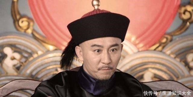 吊钱|乾隆一上联“三个铜钱贺礼,嫌少勿收,收则爱财”,下联绝了!