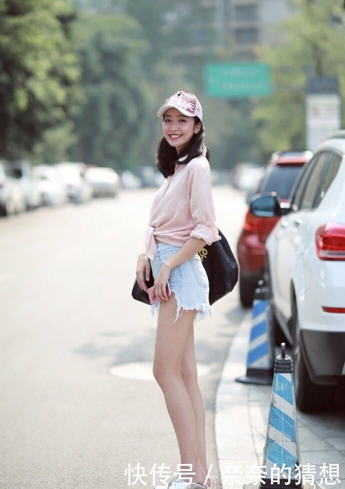 甜美|街拍:清新淡雅苗条美女,美丽性感,给人很甜美纯洁的感觉!