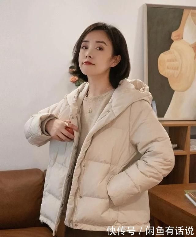 时髦|中年女人不想有“阿姨味”,羽绒服颜色要“5穿5不穿”,时髦减龄