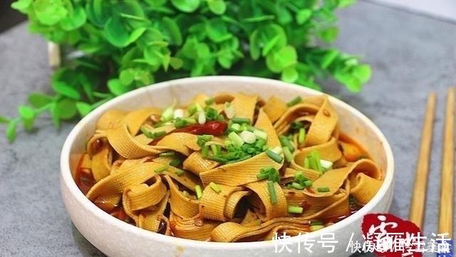 干豆腐别再凉拌了，按张亮的做法，上桌就被清盘，真好吃