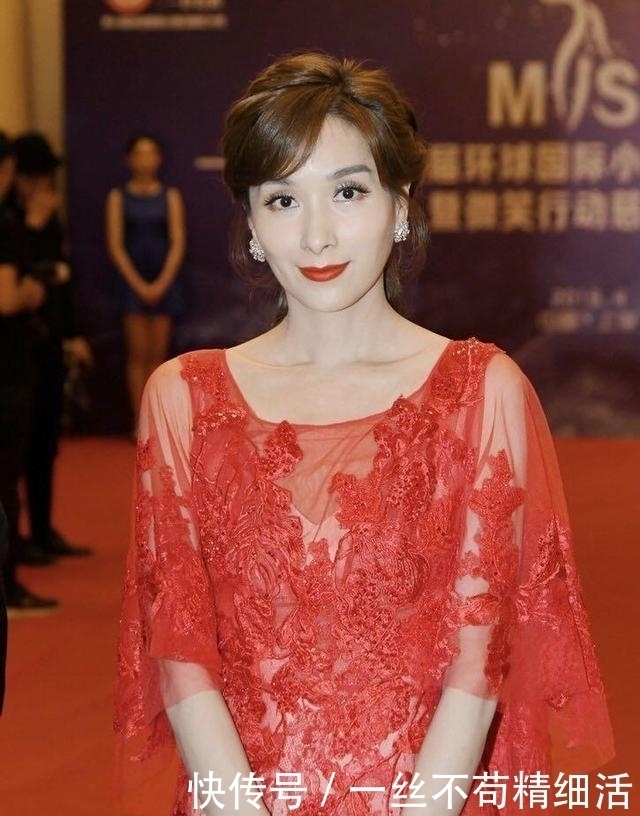 杨恭如|46岁杨恭如至今单身,一袭红色薄纱连衣裙美得惊艳,难怪不愁嫁