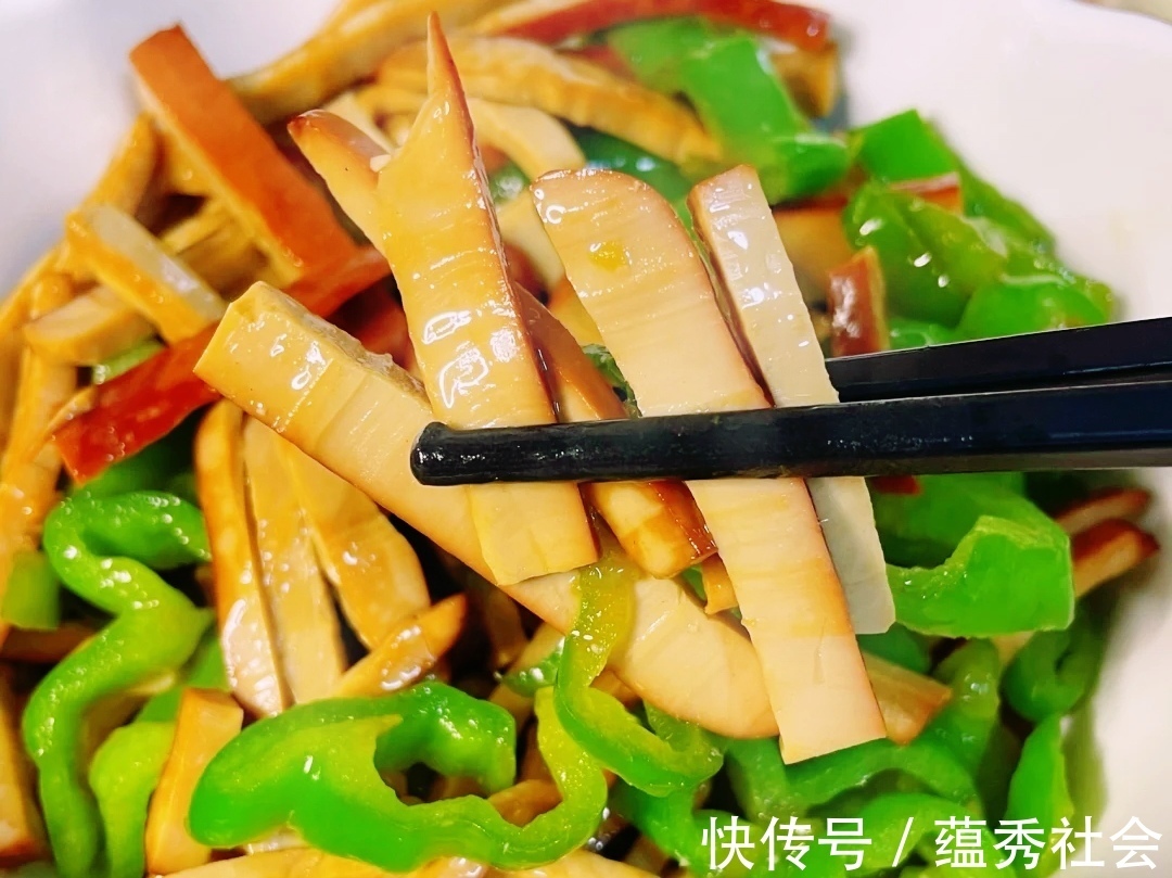 牛仔骨|鲜美下饭的家常菜推荐：黑椒牛仔骨，凉拌娃娃菜，青椒炒鸡蛋干