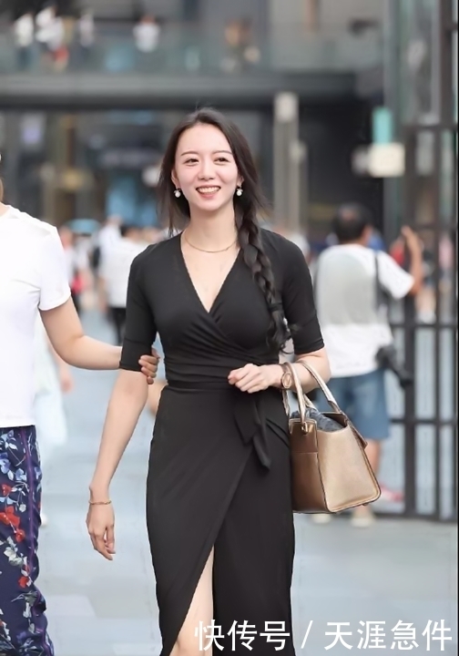 成熟|街拍:小姐姐身材成熟性感婀娜多姿令人羡慕,你最喜欢哪一个?